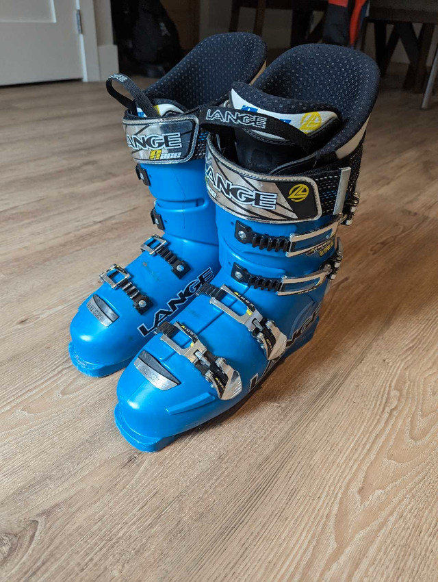 Lange RS 110 size 28.5 (326mm shell) in Ski in Banff / Canmore