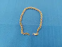 Yellow gold bracelet 10K . 8.5 inches