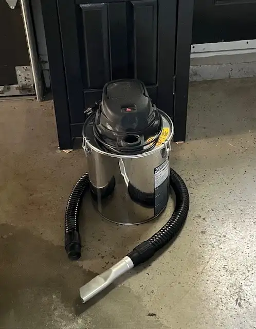 Aspirateur à cendres Shop-Vac in Fireplace & Firewood in Longueuil / South Shore - Image 2