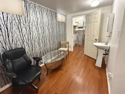 This two-bedroom apartment has everything you want for $1,650 per month. Viewing is available only a...