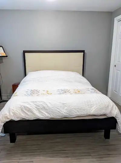 Ensemble des meubles complet pour chambre à coucher d'excellente qualité acheté chez Casavogue ( mag...