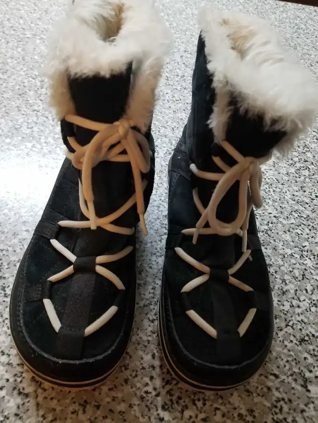 SOREL Waterproof lady boots # 7 in Women's - Shoes in Markham / York Region - Image 3