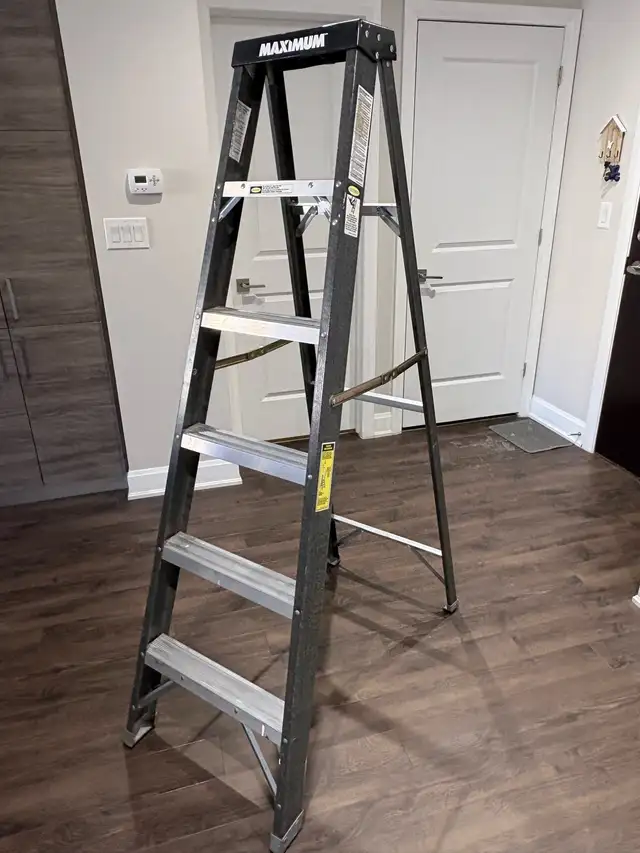 Maximum Fiberglass Step Ladder – 6’6″ Heavy Duty – 250lb Rated in Ladders & Scaffolding in Oakville / Halton Region - Image 10