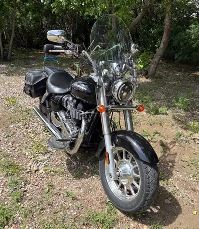 2013 Triumph America 900 Excellent condition, fully serviced by owner. Comes with quick release wind...