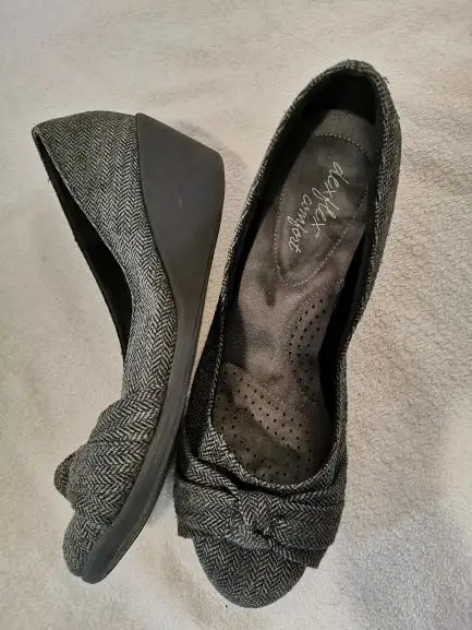 Size 8.5 shoes in Women's - Shoes in Guelph - Image 8