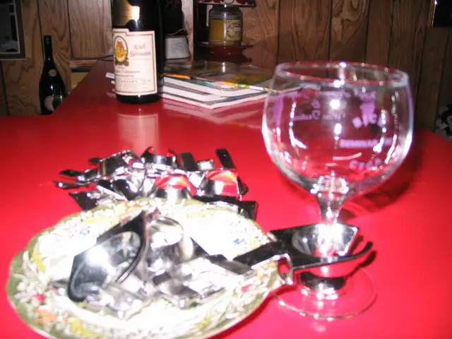 ARTICLES DE CUISINE - TASSES - MUGS - VERRES À VIN ET AUTRES in Arts & Collectibles in Laval / North Shore - Image 3
