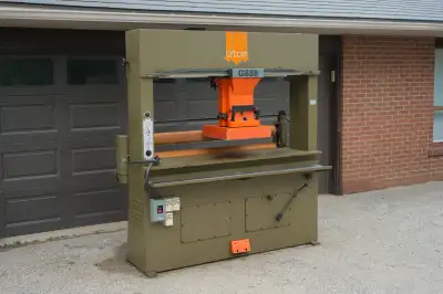 Selling my Atom G888 25 tonne travelling head press. Commonly used to die cut light plastics, rubber...