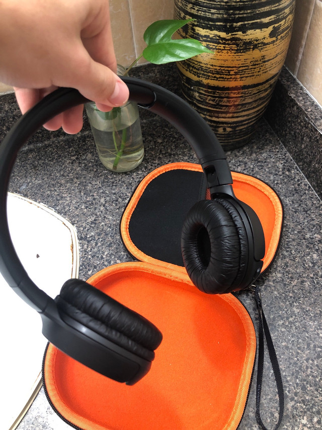 JBL Headphones in Headphones in Abbotsford - Image 2