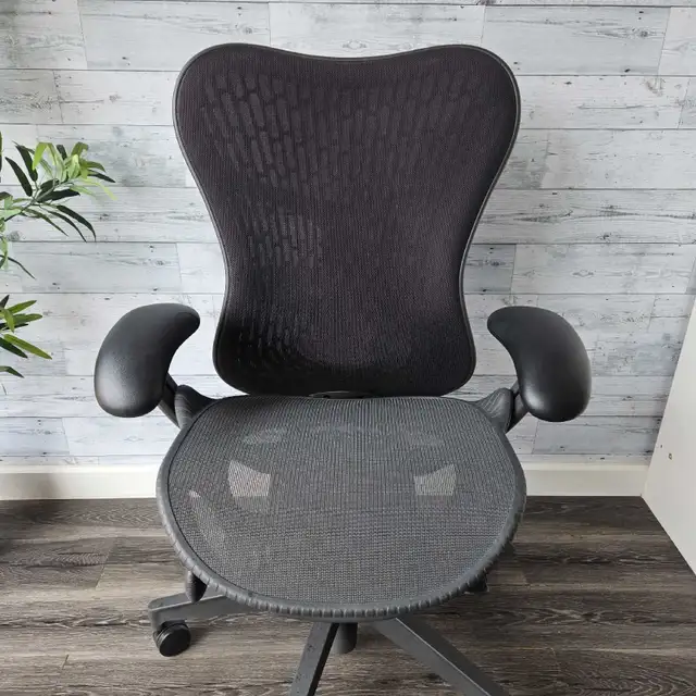 Herman Miller Mirra 2 ergonomic office chair FREE DELIVERY in Chairs & Recliners in City of Toronto - Image 4