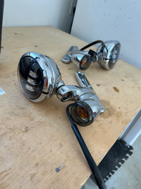 Street glide auxiliary/fog lights with bracket 