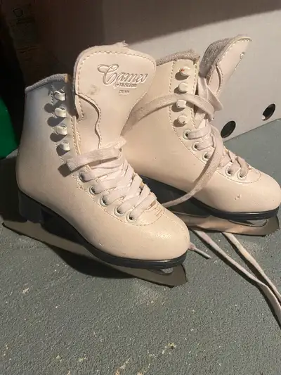 Skates / patins, View more