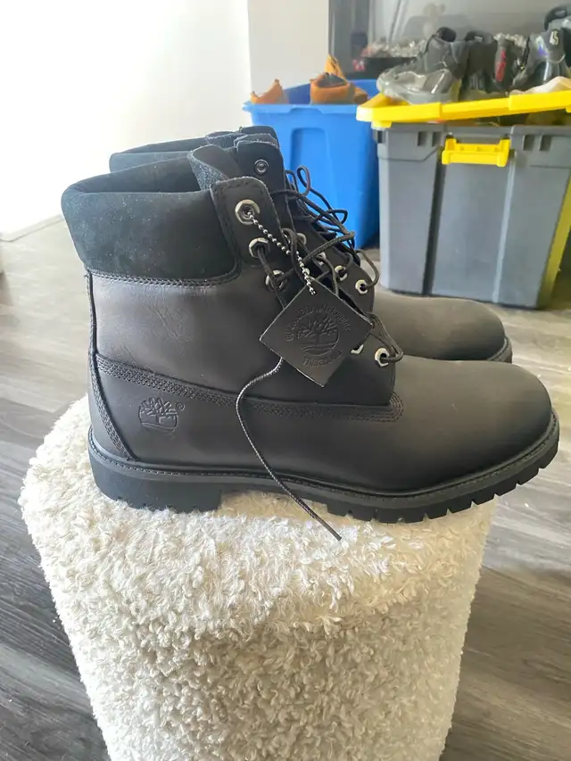 Timberland Boots in Men's Shoes in City of Toronto - Image 3