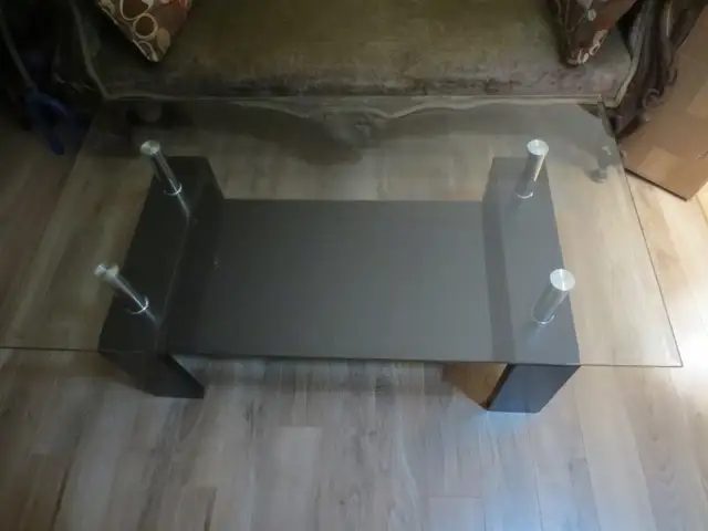 Modern Glass Coffee Table in Coffee Tables in City of Halifax - Image 3