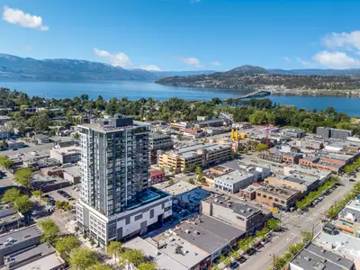 DOWNTOWN CONDO ELLA 18TH FLOOR AVAILABLE FOR RENT 2 BED/ 2BATH SOUTH FACING UNIT WITH BEAUTIFUL LAKE...