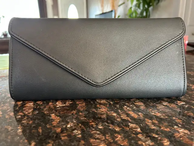 Clutch Purse in Women's - Bags & Wallets in Thunder Bay - Image 2