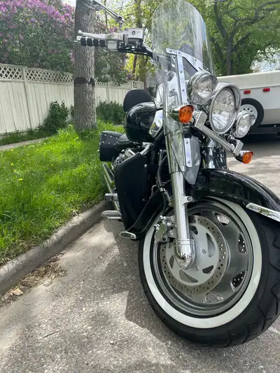 Engine: 1462cc air/oil-cooled V-twin engine. Power: 67 horsepower (50 kW) at 4,800 rpm. Torque: 84 l...