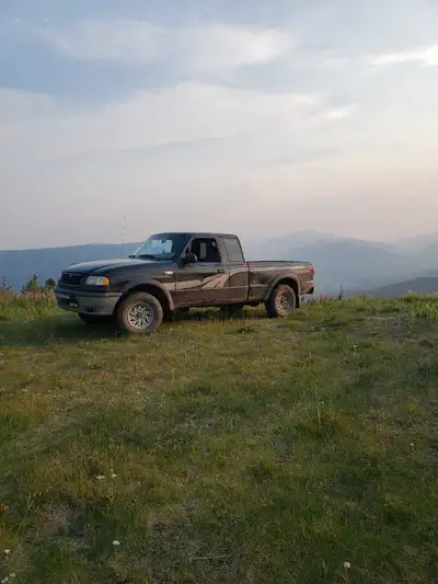 4x4 mazda b4000 need front diff work brand new clutch in it selling as is its does run but no batter...