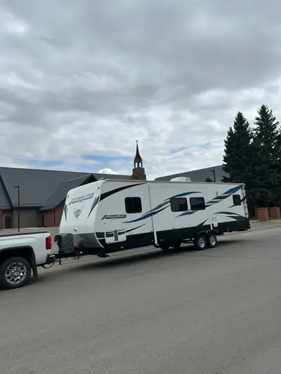 2015 Crossroads AT310 Toy hauler. 31 feet Separate 10’ garage with electric bunks New 6 volts 30lb t...