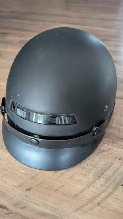 Motorcycle helmet - adult medium Make an offer