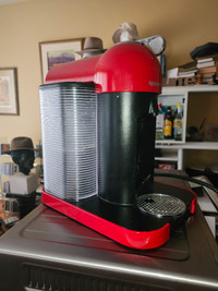 Machine à café Nespresso Vertuo rouge