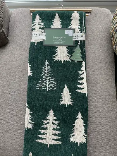 Snuggle up in style with this brand new Balsam & Fir decorative throw from Home Sense, perfect for a...
