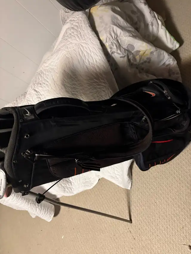 women’s right Goliath golf clubs and bag  in Golf in Guelph - Image 8