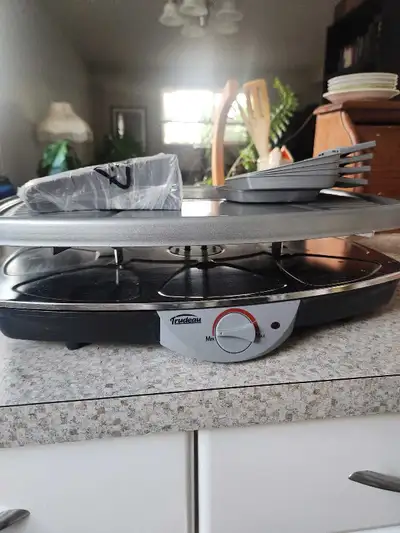 A working Trudeau raclette grill with 6 pans and 6 spatulas. I really never used it but I made sure...