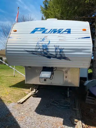 Selling our 25 foot long 2008 Puma 253FBS 5th wheel trailer with one slide. Light weight(6600lbs) 1/...