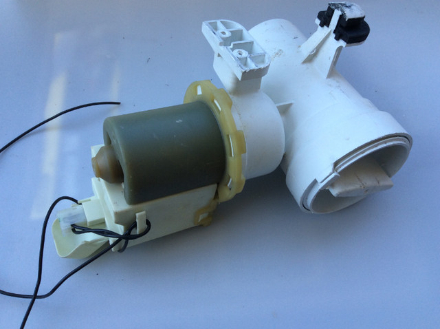 W10130913 Washer Drain Pump for Whirlpool WPW10730972, 8540024, in Other in Mississauga / Peel Region - Image 2