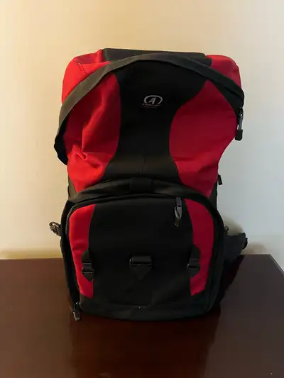 This lightly used Tamrac 5550 Adventure 10 Backpack is designed for rugged durability. It has a spac...