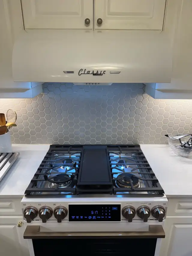 Range hood Gas stove installer in Stoves, Ovens & Ranges in Markham / York Region - Image 2