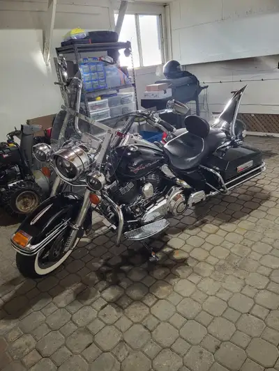 2008 road king flhr in top shape full chrome with 3 jackets 2 helmet asking 6500 or trade for side b...