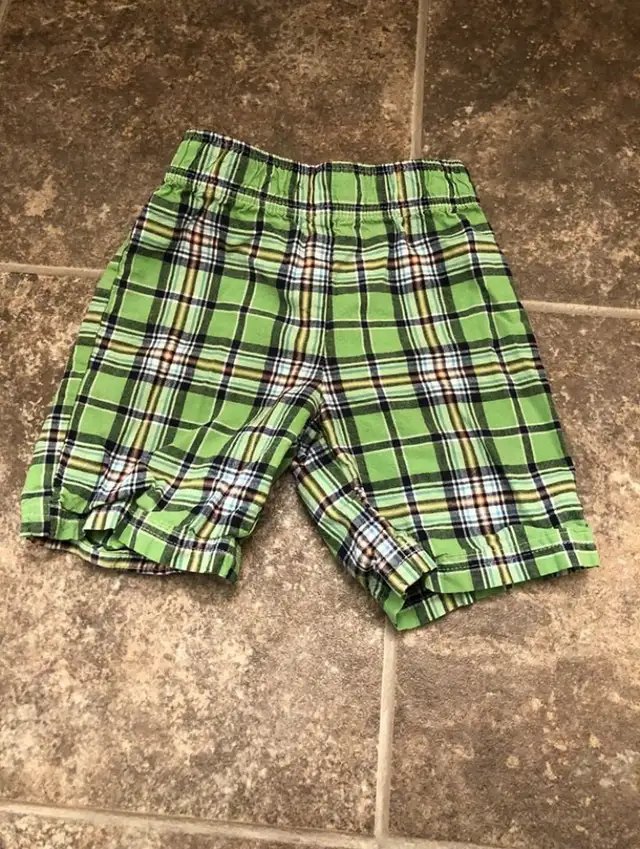Boys Plaid Shorts (Carter's) -Size 2T62854390618881123