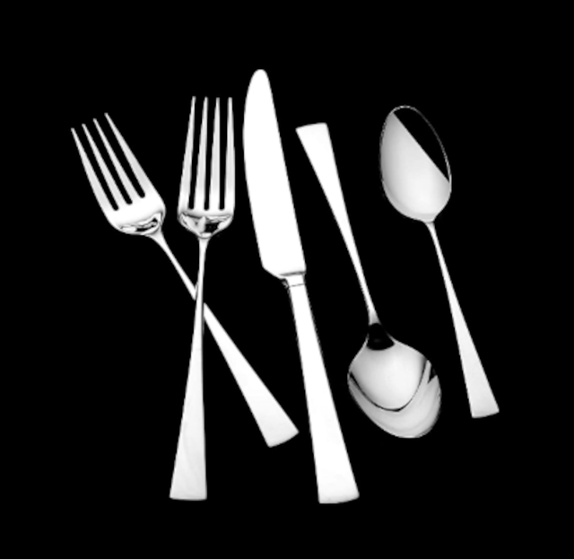 30 piece Flatware Set - comes with gift case in Kitchen & Dining Wares in City of Toronto - Image 4