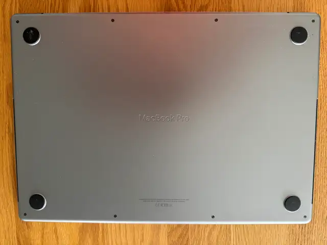 Apple MacBook Pro 16-inch 2021 M1 Pro in Laptops in City of Montréal - Image 5