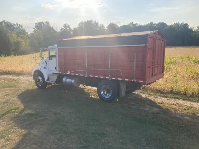 2007 t300 Kenworth in Heavy Trucks in Brantford - Image 4