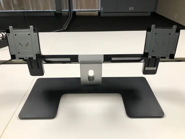 Genuine Dell MDS14 24″ Dual Monitor Stand CN-0HXDW0 in Monitors in City of Montréal - Image 2