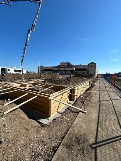 Busy local construction company looking for experienced labourers or apprentice carpenters for the 2...