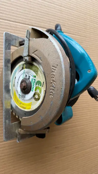 This reliable Makita 105mm circular saw is ready to help you tackle your next woodworking or DIY pro...