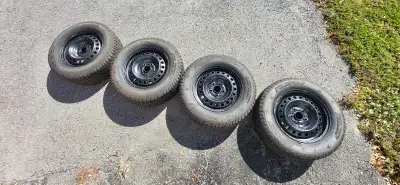 235/65R16 Cooper Snow Claw Winter Tires w rims Bolt ptrn 5x120 Winter tires on rims. Bolt pattern: 5...