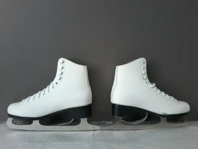 Patins à glace femme (2 pres X 7-7.5)(3 pres X 7.5-8)/$40.00 pre in Skates & Blades in City of Montréal - Image 5