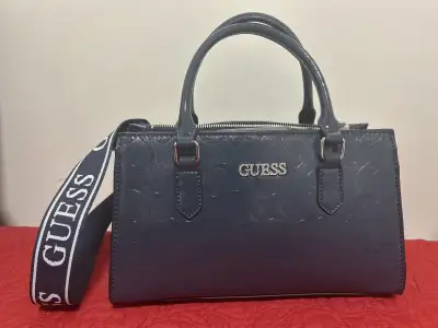 Check out this chic, brand new Guess Brookleen satchel in a sophisticated navy colour, perfect for a...