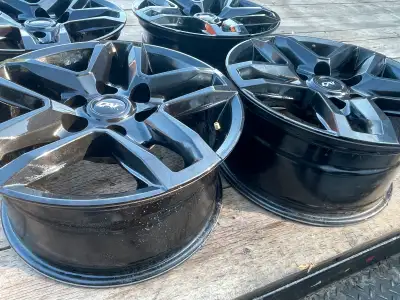 4x 17”x8” aluminum rims Ford F150 bolt pattern 6x135mm CB 87.1mm Rims are straight without any prior...