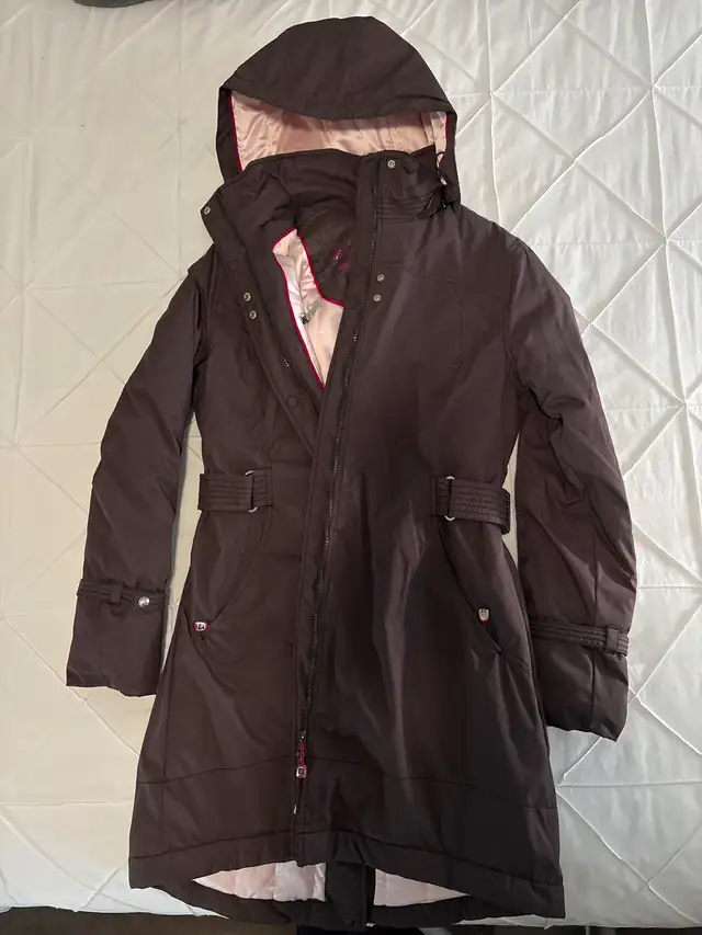 Lululemon Women’s Winter Jacket in Women's - Tops & Outerwear in Calgary - Image 3