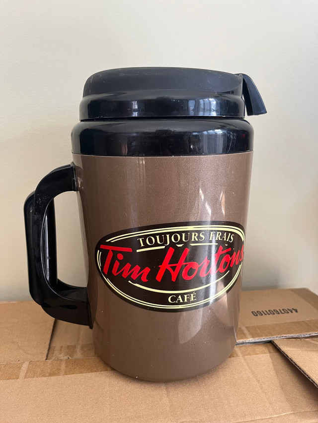 Carafe Thermo Tim Hortons 2L in Arts & Collectibles in Gatineau