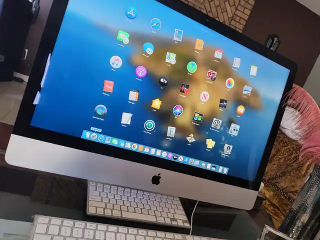 Imac 27 inc desk top computer in Desktop Computers in Hamilton - Image 2