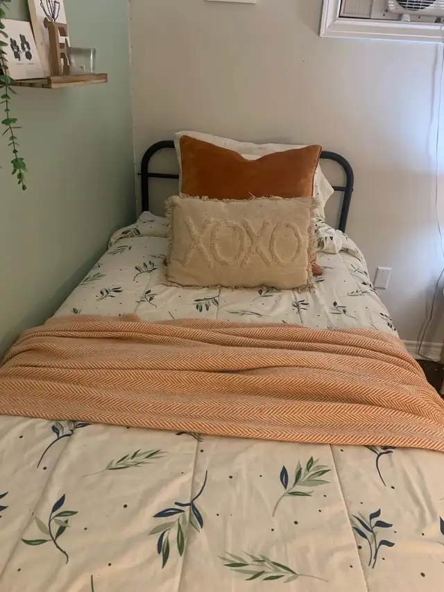 Comforter set! in Bedding in Charlottetown - Image 5