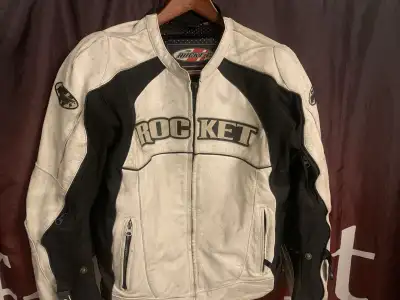 High-quality large Joe Rocket leather motorcycle jacket in solid condition. Premium leather construc...