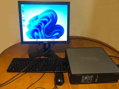 Bundle Dell OptiPlex 780, Monitor, Keyboard and Mouse, View more