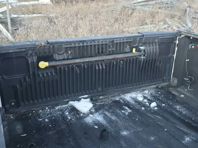 2008 F350 Dully Box in Auto Body Parts in Renfrew - Image 6